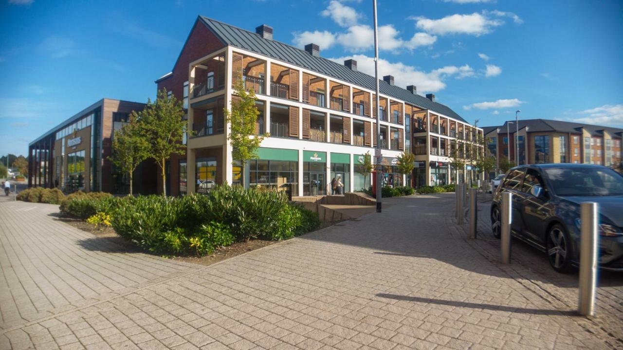 Central Townhouse With Parking Telford Eksteriør bilde